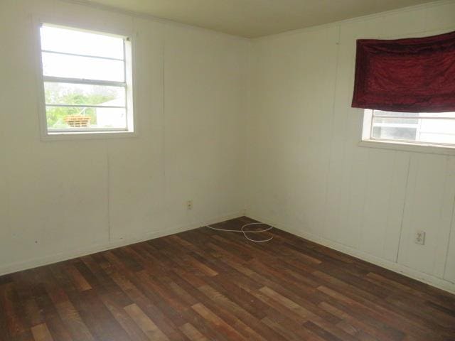 spare room with dark hardwood / wood-style floors