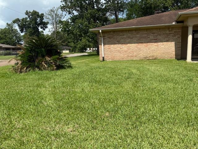 290 Rosine St, Beaumont, TX 77707 - view of grassy yard