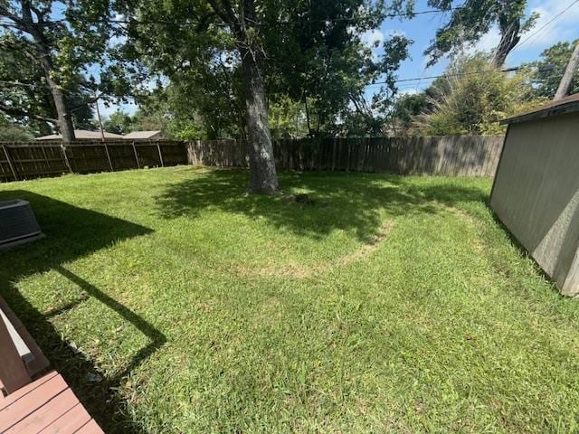 290 Rosine St, Beaumont, TX 77707 - view of fenced backyard