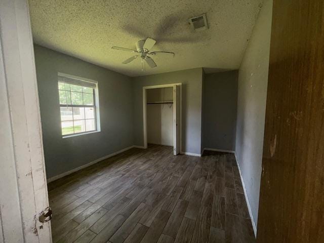 290 Rosine St, Beaumont, TX 77707 - unfurnished bedroom featuring wood finished floors, a closet, a textured ceiling, and a ceiling fan