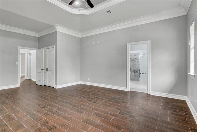 empty room featuring ceiling fan and ornamental molding