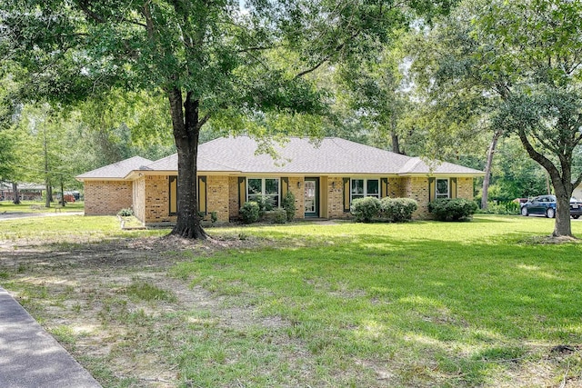 246 Pinevale Way, Sour Lake, TX 77659 - ranch-style house featuring a front lawn and brick siding