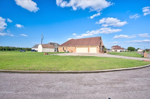 view of front facade featuring a garage and a front yard