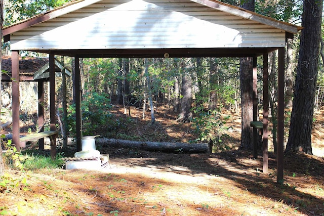 view of yard featuring a detached carport