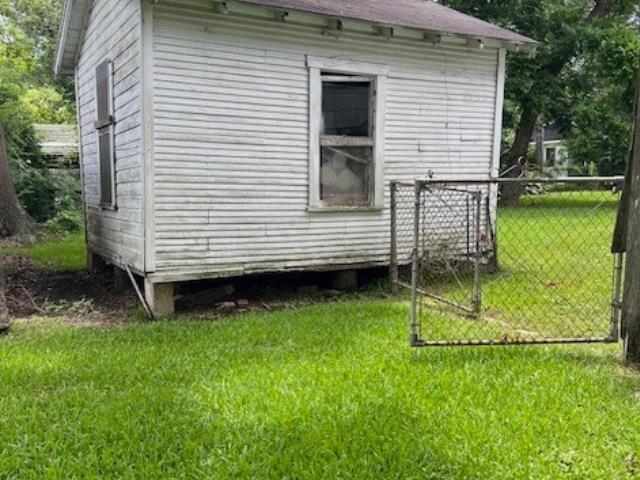 825 Llano St, Port Neches, TX 77651 - photo 10