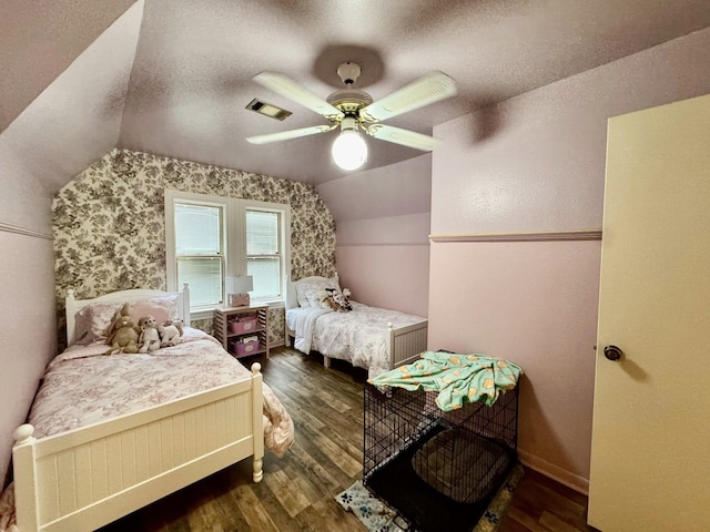 200 Hazel Dr, Village Mills, TX 77663 - bedroom featuring lofted ceiling, wood finished floors, a ceiling fan, and a textured ceiling