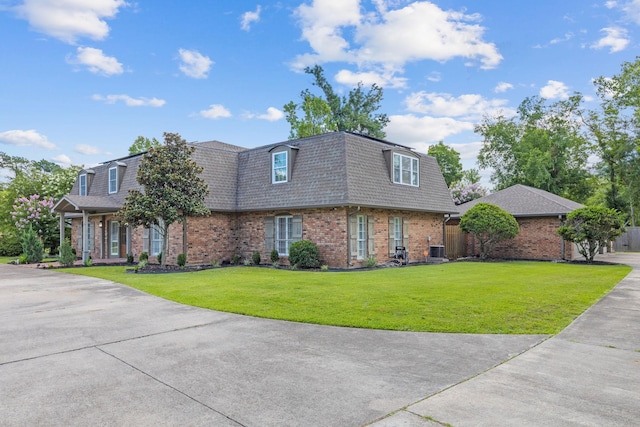 view of front of house featuring central AC unit and a front yard