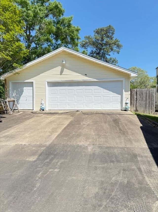 215 Wildwood Dr, Village Mills, TX 77663 - detached garage with fence