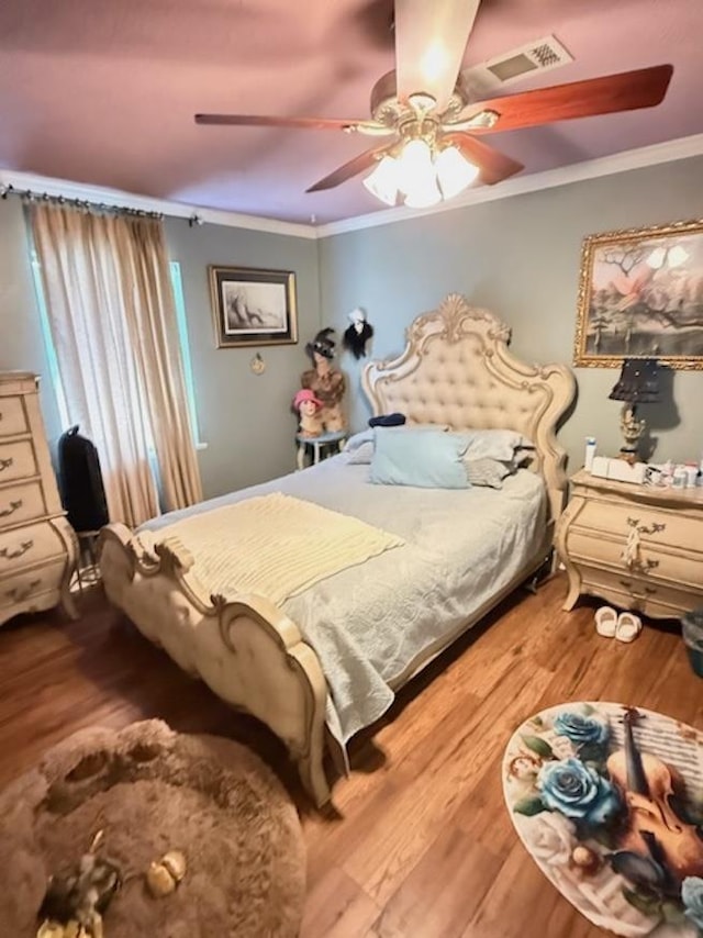 215 Wildwood Dr, Village Mills, TX 77663 - bedroom featuring wood finished floors, ceiling fan, ornamental molding, and visible vents
