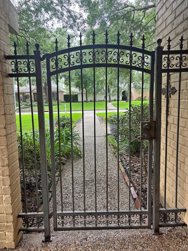 4370 Thomas Ln, Beaumont, TX 77706 - view of gate