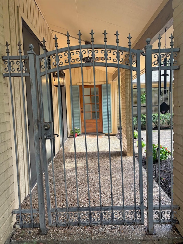 4370 Thomas Ln, Beaumont, TX 77706 - view of gate
