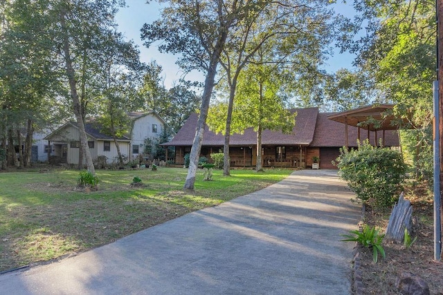 view of front of home with a front lawn