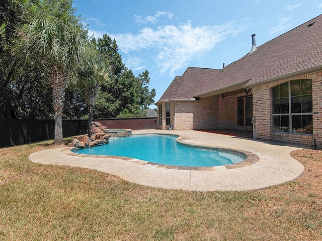 view of pool with an in ground hot tub, a yard, and a patio