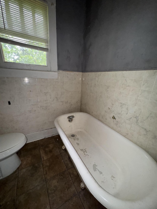 2726 13th St, Port Arthur, TX 77640 - bathroom featuring a freestanding bath and toilet