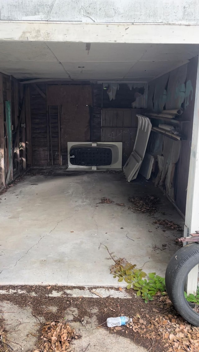 5129 5th St, Port Arthur, TX 77642 - garage with a carport