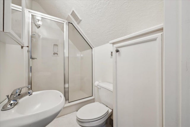 2175 Brewton Cir, Beaumont, TX 77706 - full bathroom featuring a sink, a shower stall, toilet, a textured ceiling, and lofted ceiling