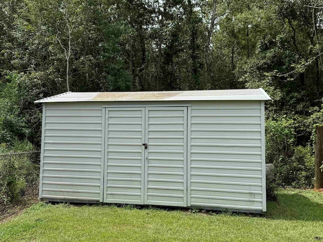 view of outdoor structure with a lawn