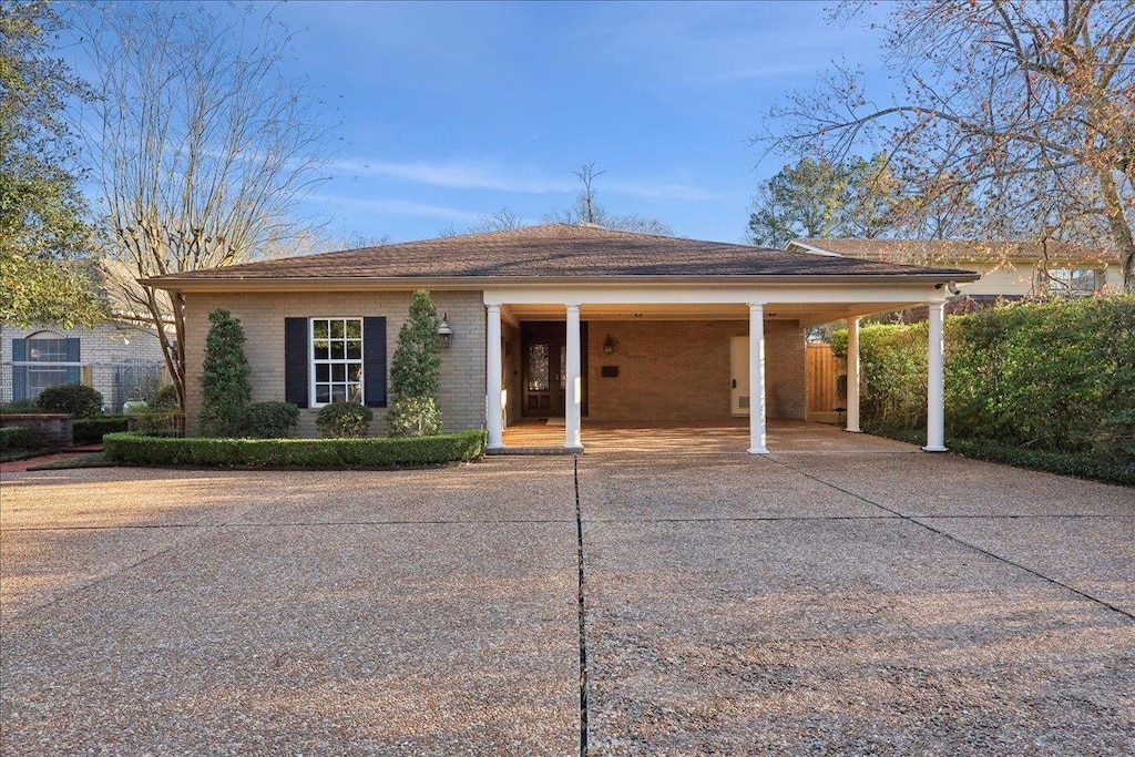 5685 Mistletoe Dr, Beaumont, TX 77707 - photo 1