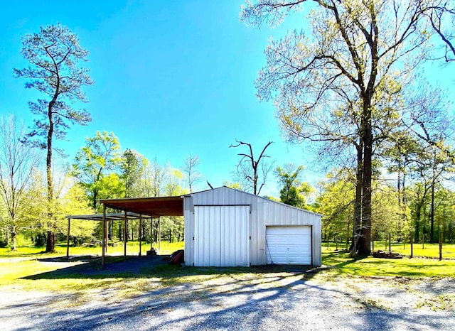 view of outbuilding featuring an outdoor structure and gravel driveway