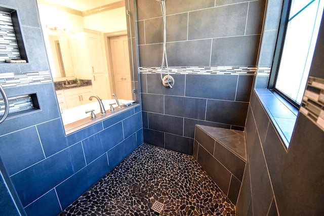 bathroom featuring tiled shower