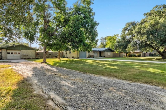 single story home featuring a front lawn