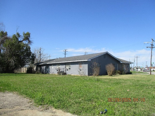 exterior space featuring a front yard