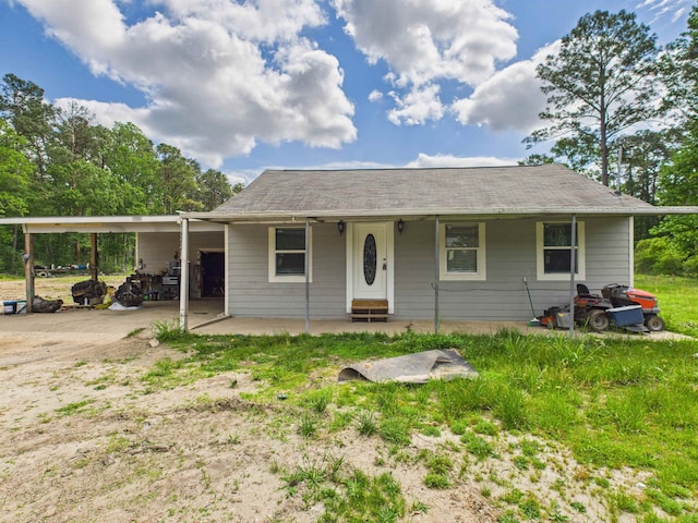 1325 S Main St, Vidor, TX 77662 - view of front facade featuring an attached carport