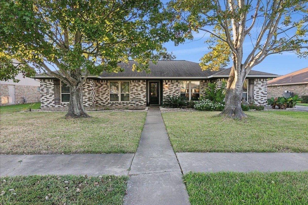 ranch-style house with a front lawn