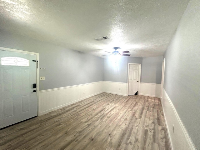 850 Orange St, Vidor, TX 77662 - foyer entrance with a textured ceiling, wood finished floors, a ceiling fan, and wainscoting
