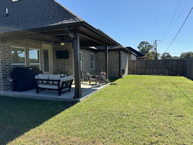 view of yard featuring outdoor lounge area and a patio area