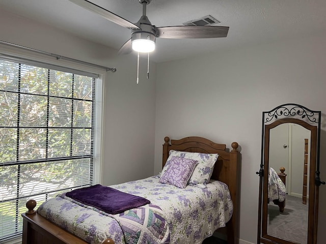 bedroom with ceiling fan