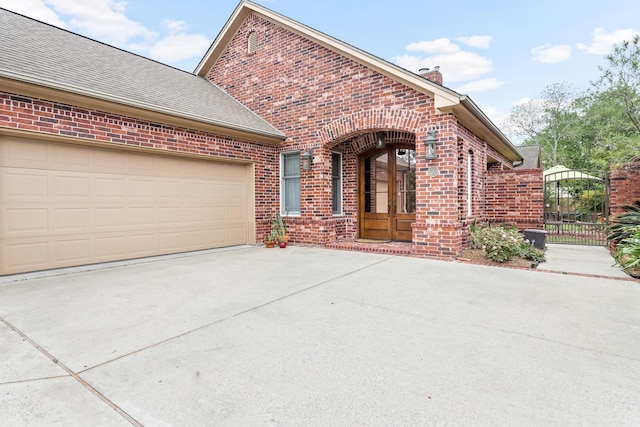 view of front facade with a garage