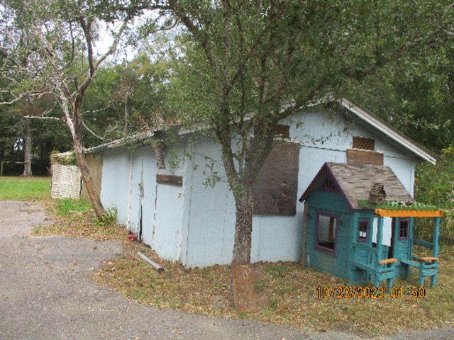 view of side of property