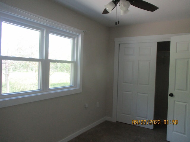 unfurnished bedroom featuring ceiling fan and a closet