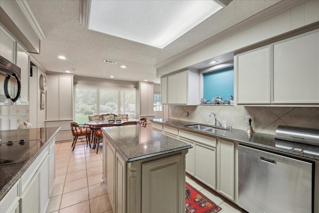6125 Pinkstaff Ln, Beaumont, TX 77706 - kitchen with black appliances, a sink, backsplash, crown molding, and a textured ceiling