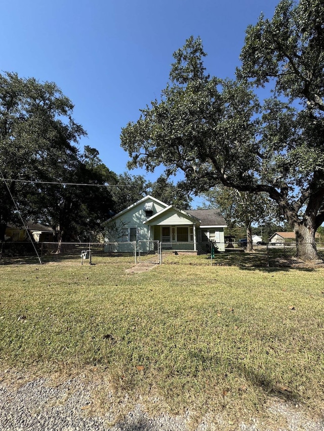 view of front of house with a front lawn