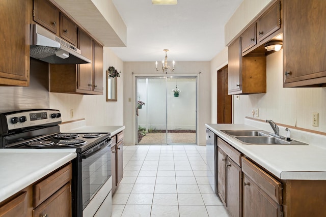 kitchen with a notable chandelier, a sink, light countertops, stainless steel appliances, and under cabinet range hood