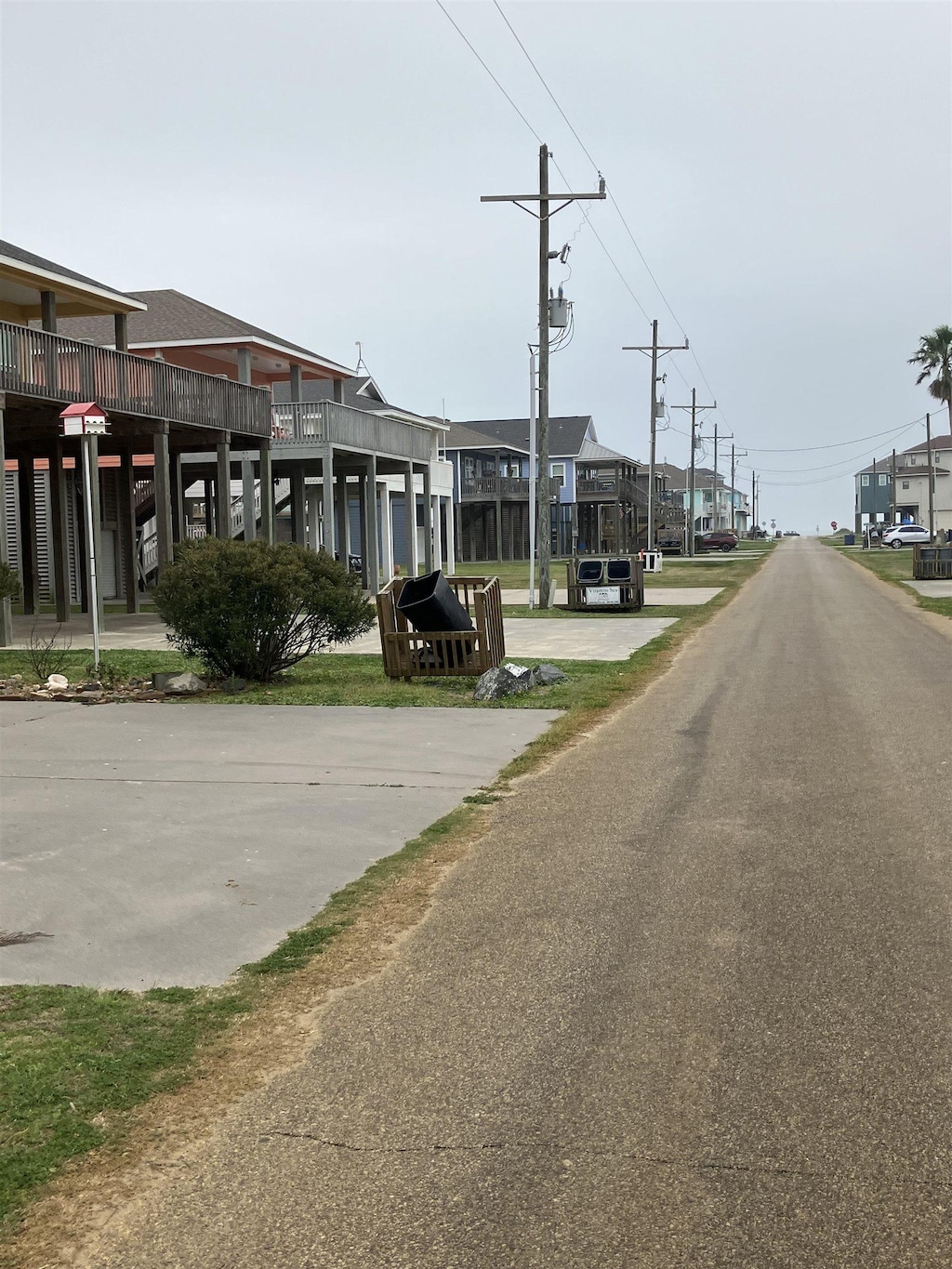 872 Holiday Dr, Crystal Beach, TX 77650