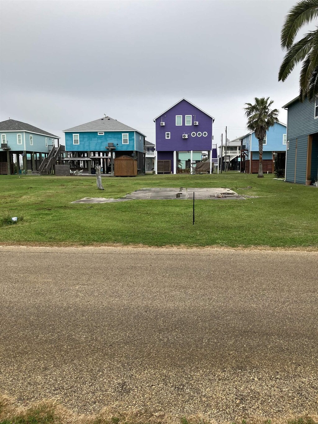 872 Holiday Dr, Crystal Beach, TX 77650