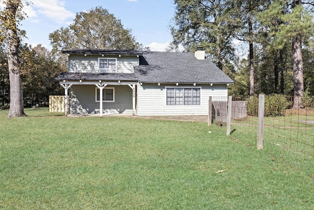 view of front of house featuring a front yard