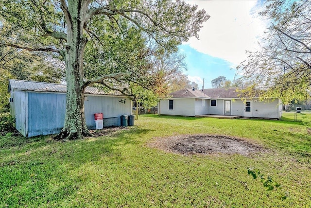 view of yard featuring a storage unit