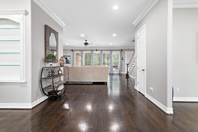 living room featuring hardwood / wood-style flooring, ceiling fan, and ornamental molding