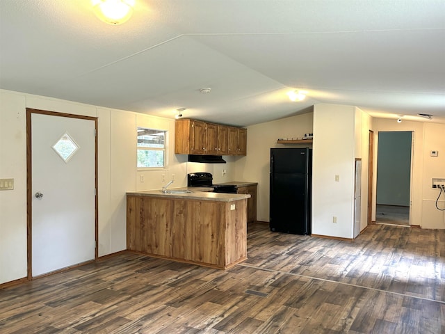 kitchen with vaulted ceiling, dark hardwood / wood-style flooring, kitchen peninsula, and black appliances