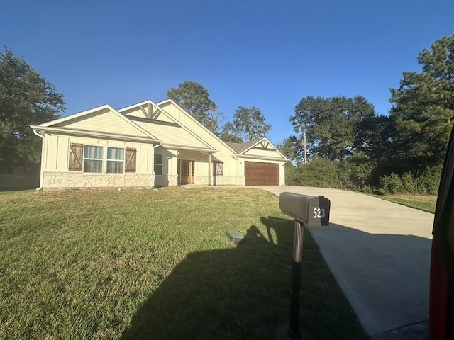 craftsman house featuring a front yard and a garage