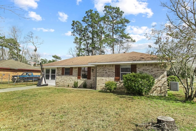 ranch-style home featuring a front yard