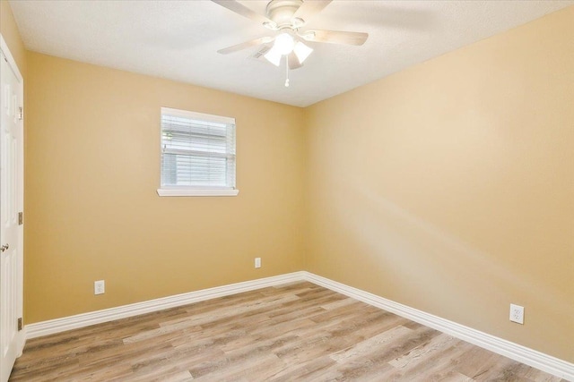 empty room featuring light hardwood / wood-style floors and ceiling fan