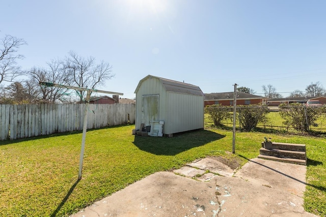 view of yard featuring a fenced backyard, an outdoor structure, and a storage shed