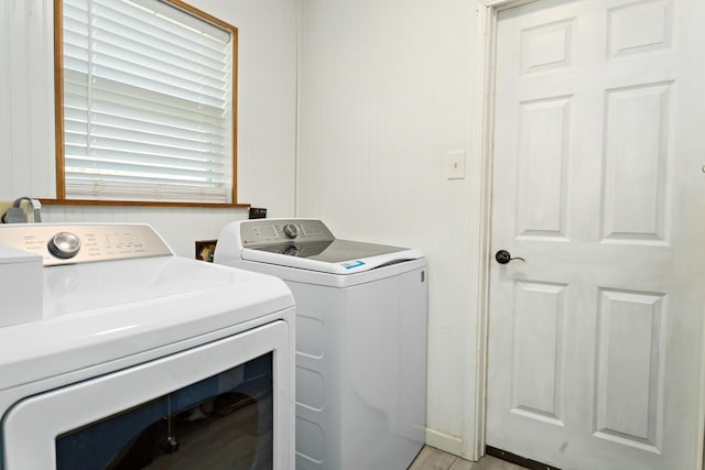 laundry area with laundry area and washer and clothes dryer