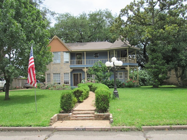 620 20th St, Beaumont, TX 77706 - view of front of property with a front yard and a balcony
