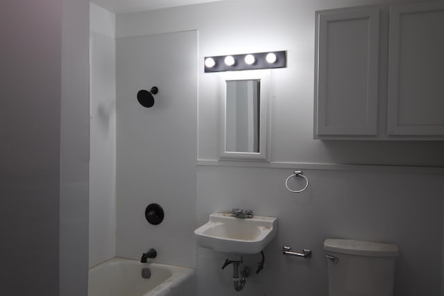 bathroom featuring toilet and shower / washtub combination